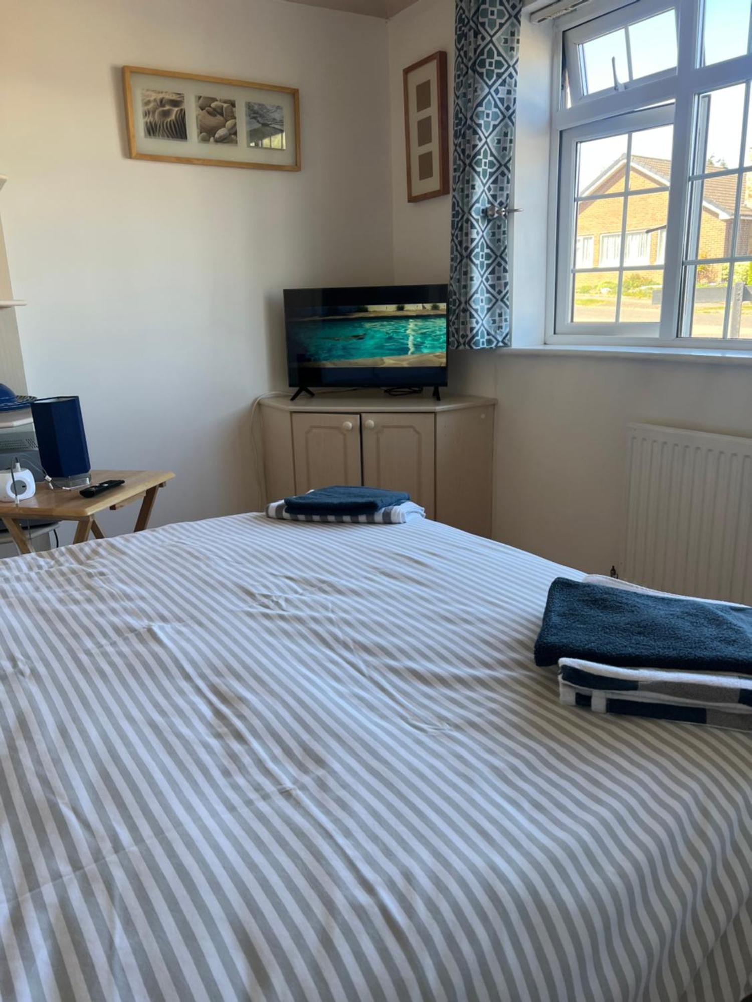 Double Room At The Bungalow With Shared Shower Room Kettering Exterior foto