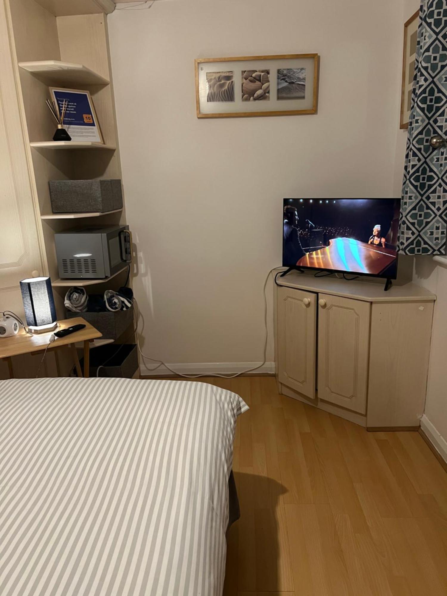 Double Room At The Bungalow With Shared Shower Room Kettering Exterior foto